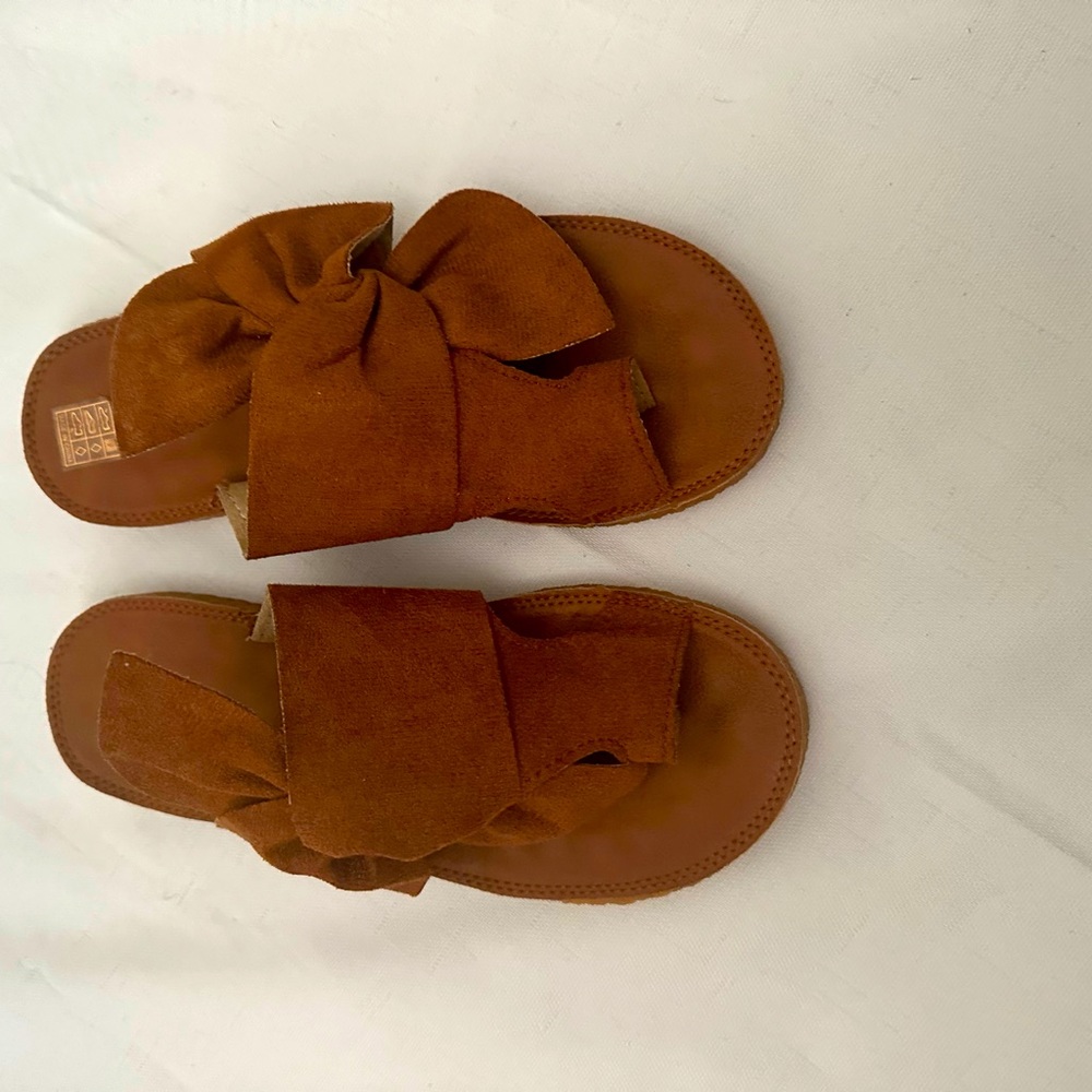 Women’s sandals new never worn size 7